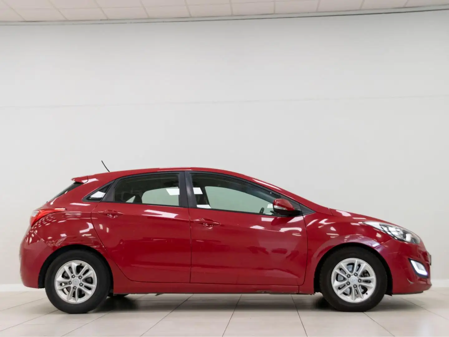 Hyundai i30 1.4CRDi Essence Rojo - 2