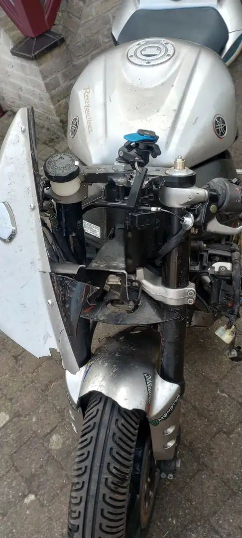 Yamaha YZF-R1 Silver - 1