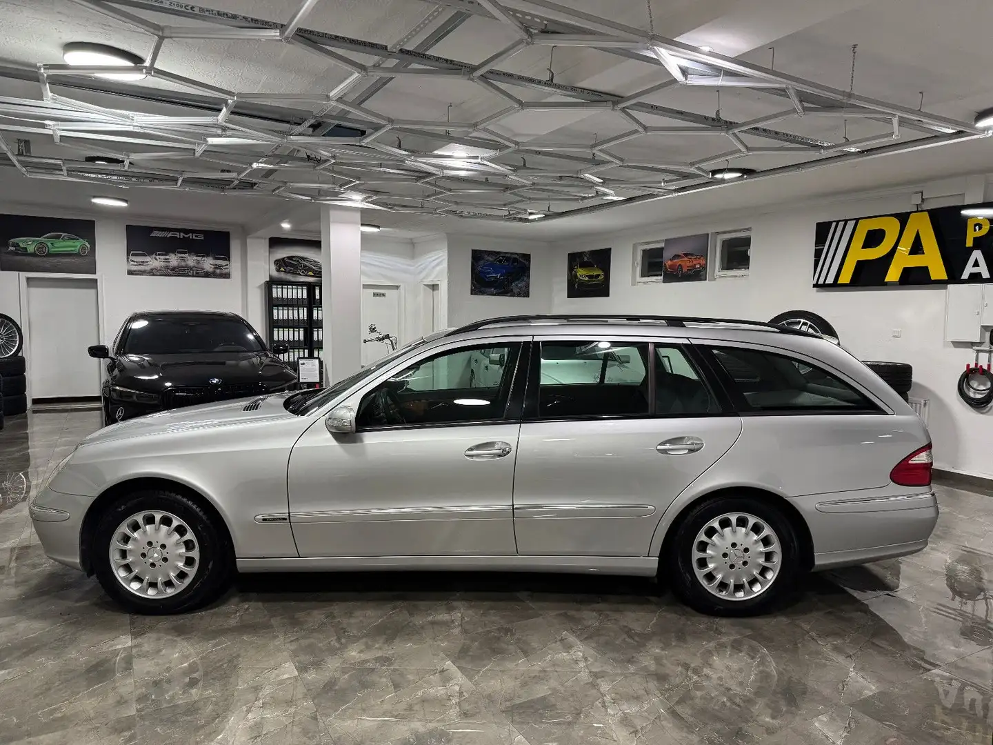 Mercedes-Benz E 220 T CDI / Automatik Tempomat Klimaauto AHK Argent - 2