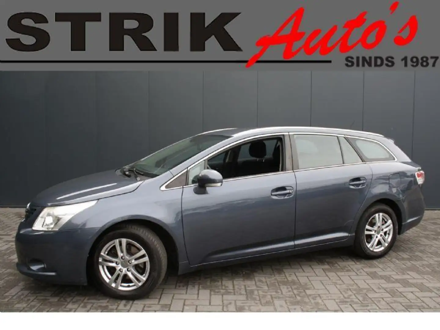 Toyota Avensis Verso 2.0 D-4D Business TREKHAAK Blau - 1