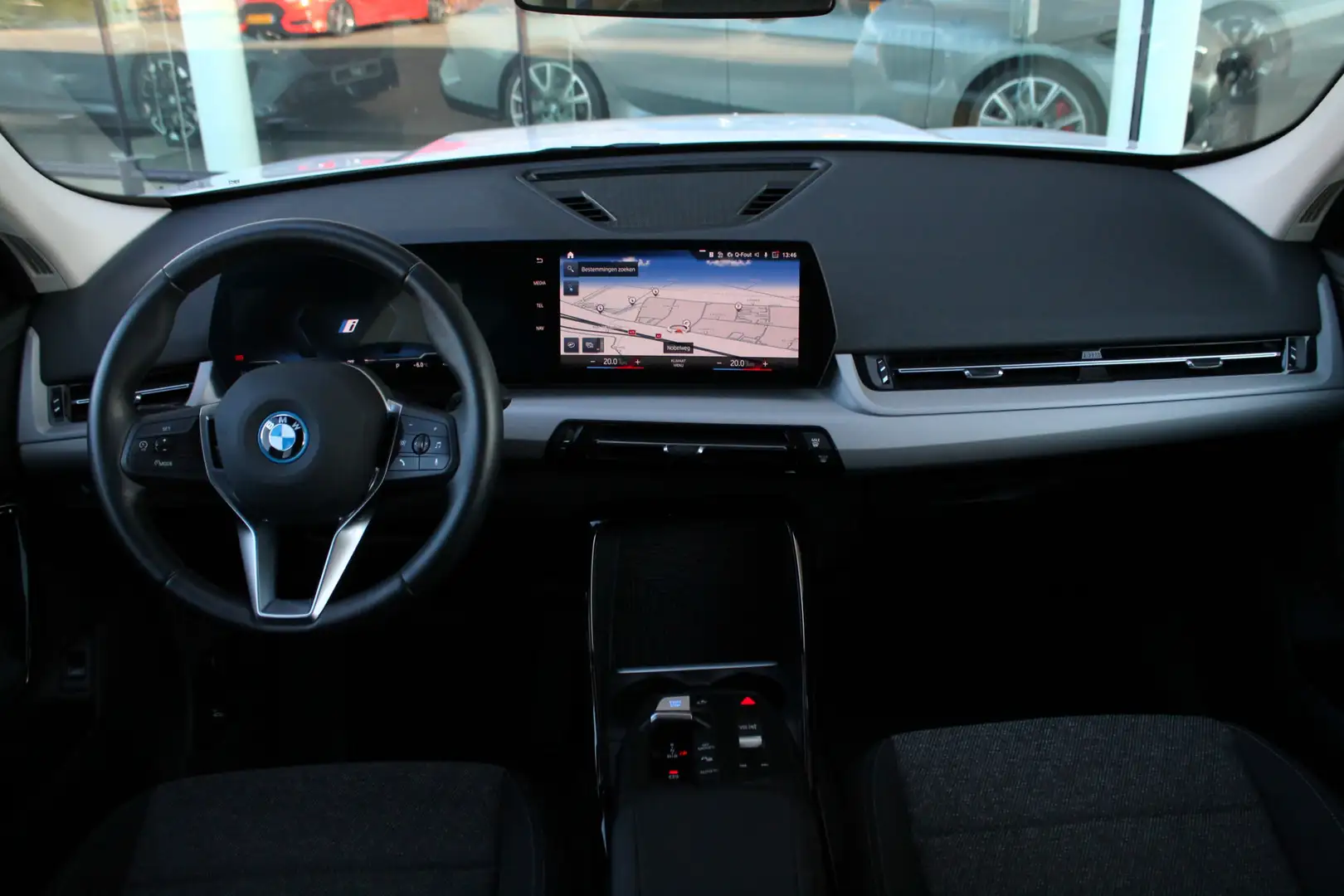 BMW iX1 xDrive30 / Adaptief M Onderstel / Parking Assistan Weiß - 2