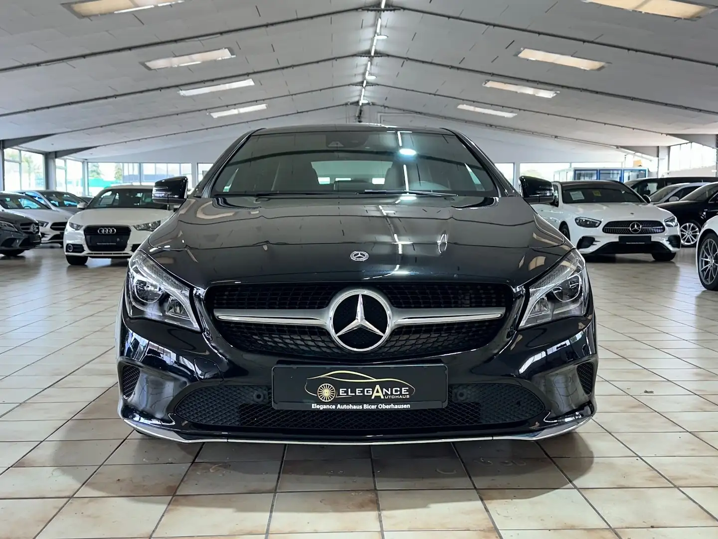 Mercedes-Benz CLA 180 Urban*LED*NAVI*AUTOMATIK Schwarz - 2