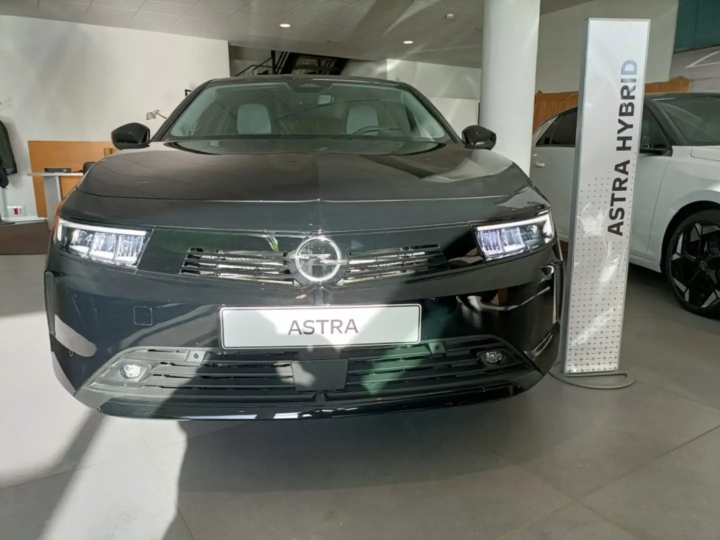 Opel Astra 1.2T XHT Hybrid eDCT6 S/S Tech Edition 136 Negro - 1