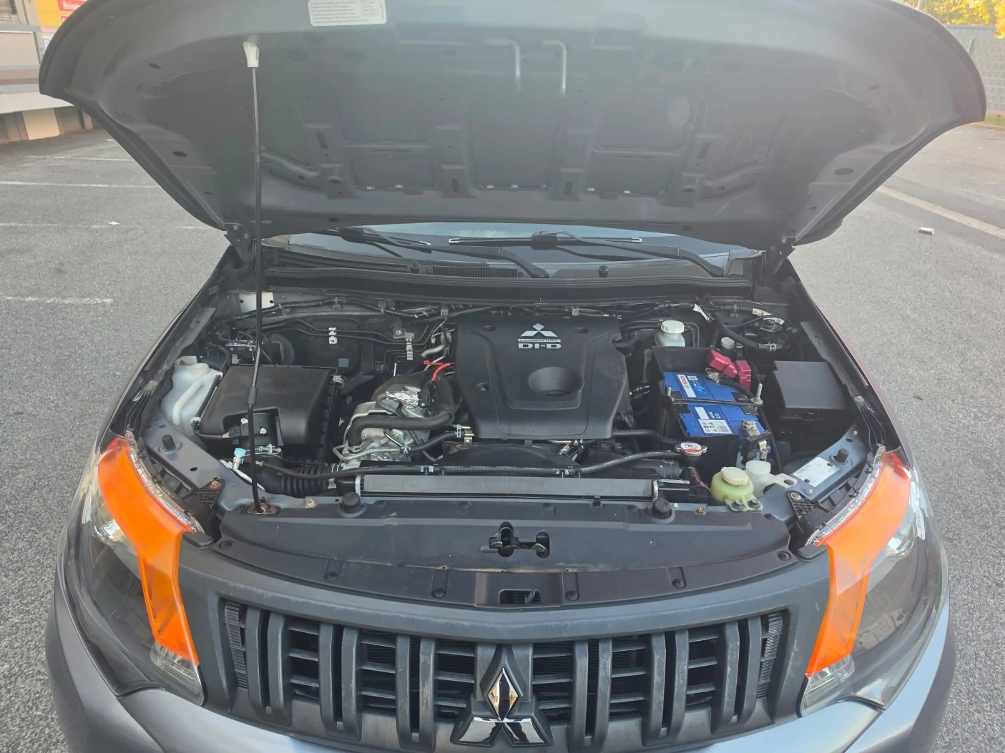 Mitsubishi L200 — photo 6