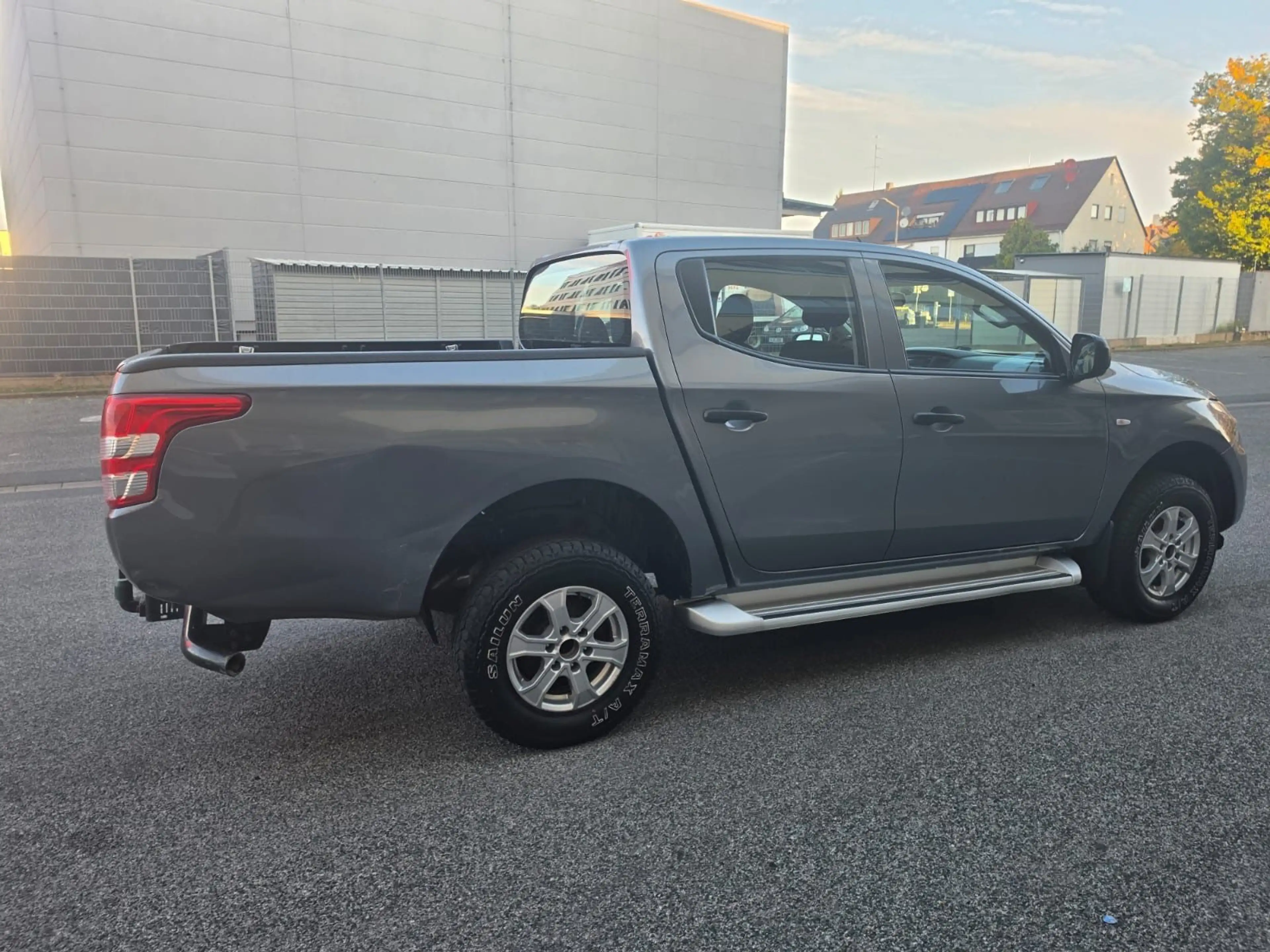 Mitsubishi L200 — photo 11
