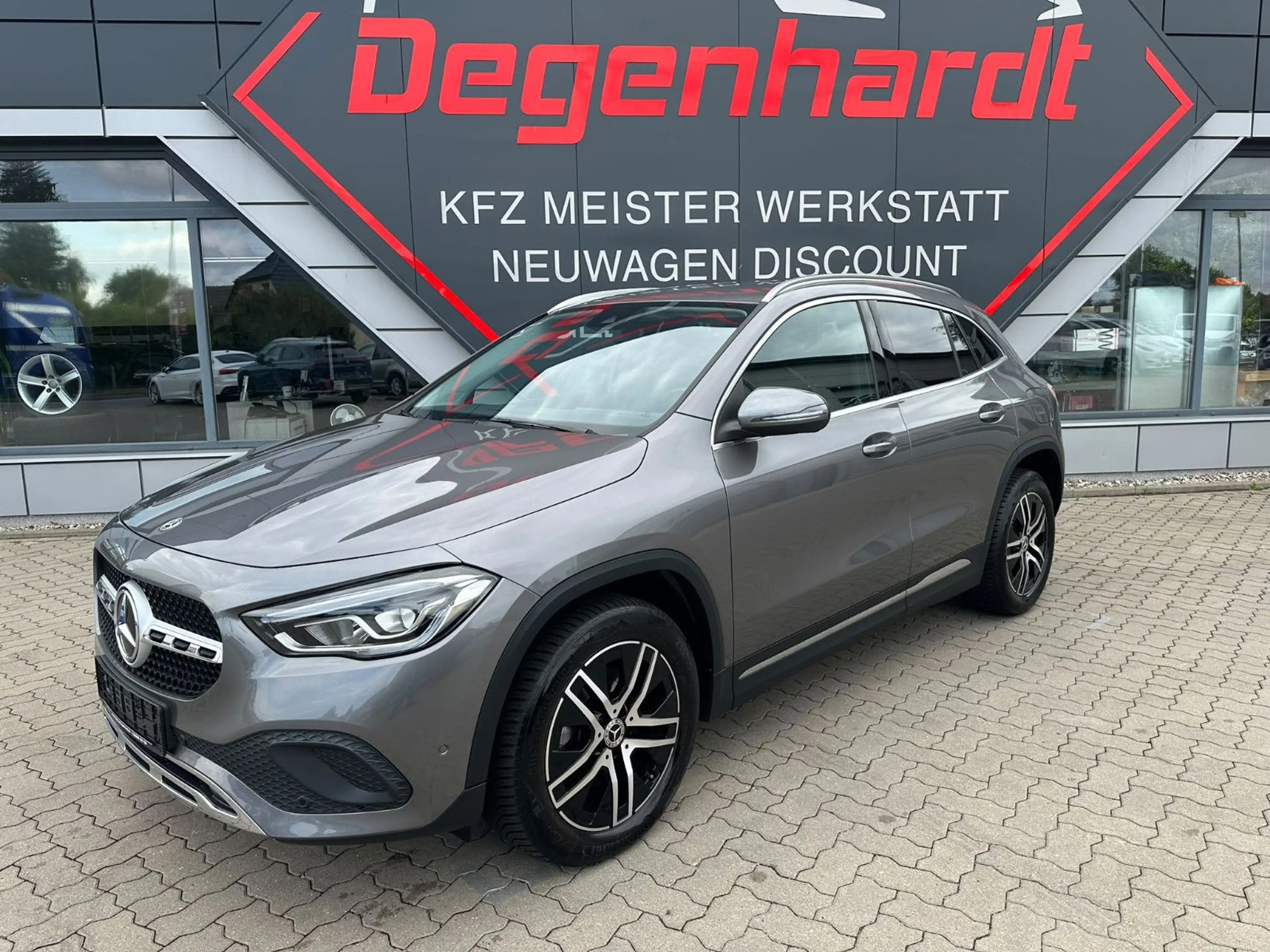 Mercedes-Benz GLA 200 d Nav AHK CarPlay Cam LED Virtual CP