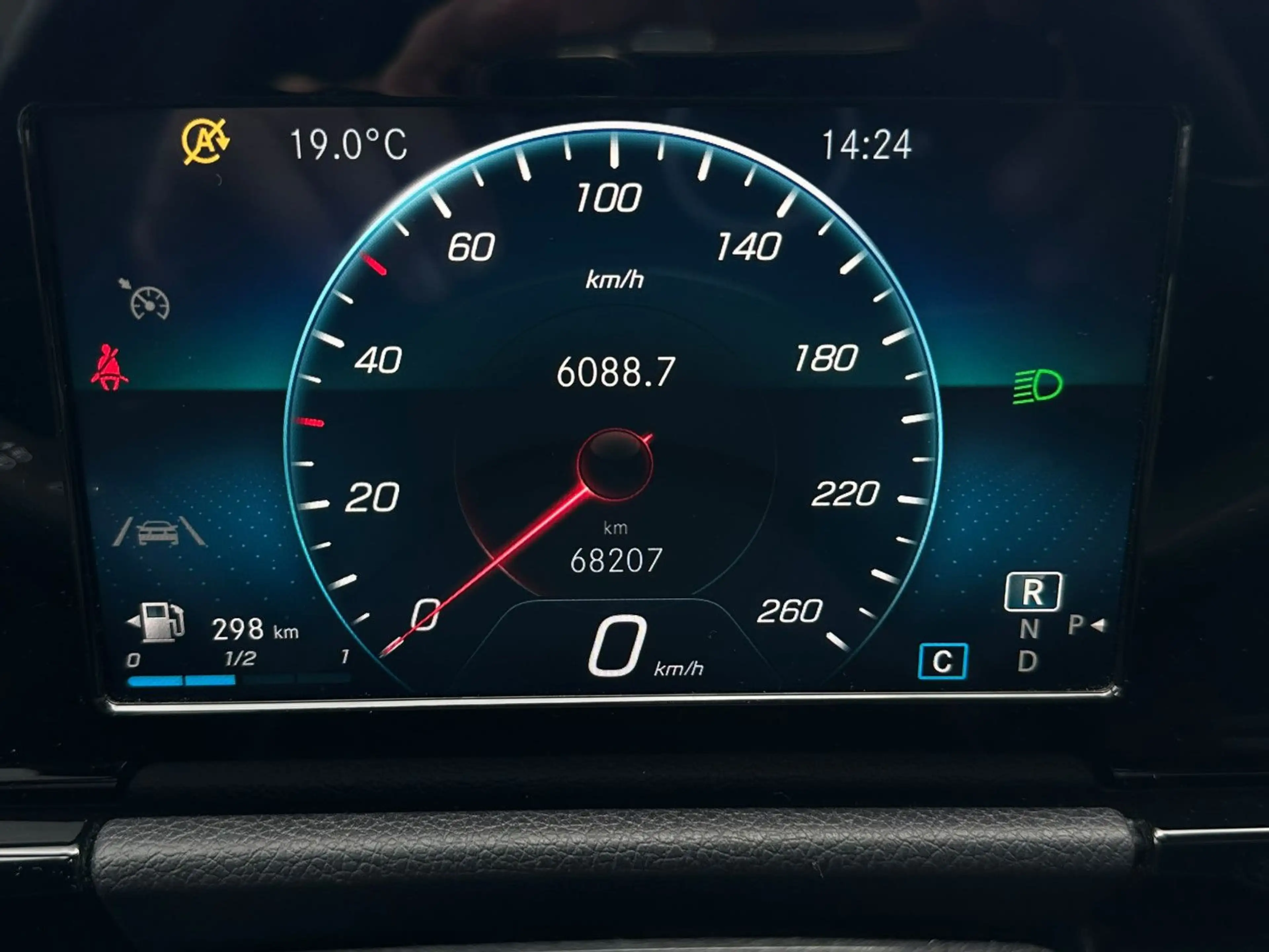 Mercedes-Benz GLA 200 d Nav AHK CarPlay Cam LED Virtual CP — photo 3