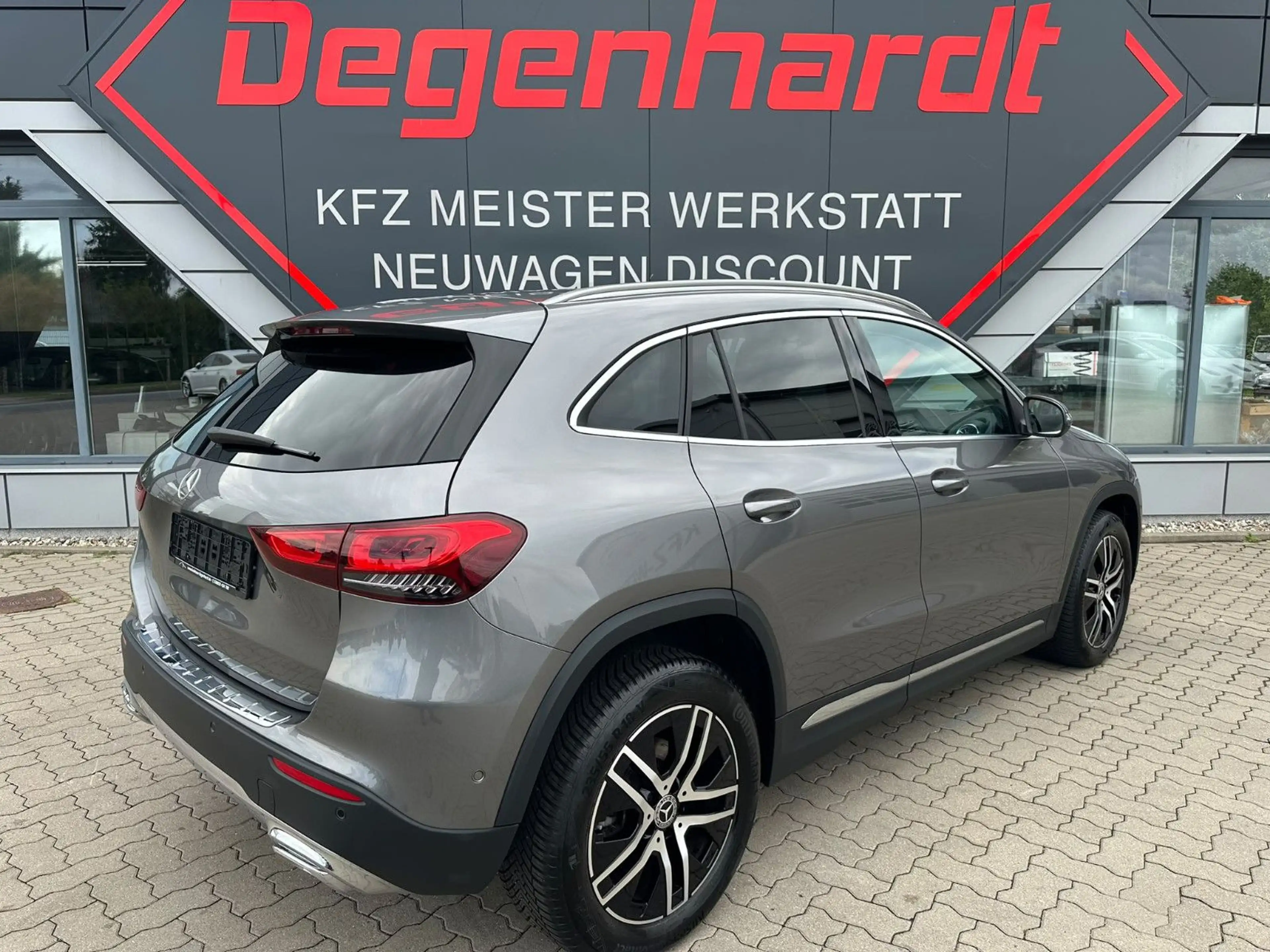 Mercedes-Benz GLA 200 d Nav AHK CarPlay Cam LED Virtual CP — photo 13