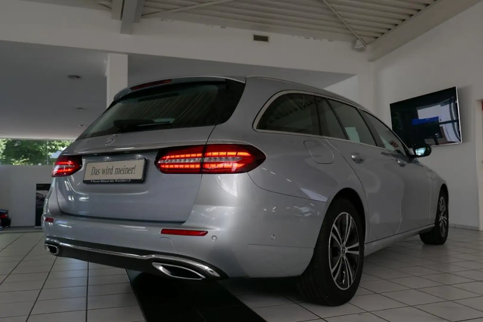Mercedes-Benz E 200 d T-Modell SpurW KAM PDC Navi AUT KlimaA Silber - 2