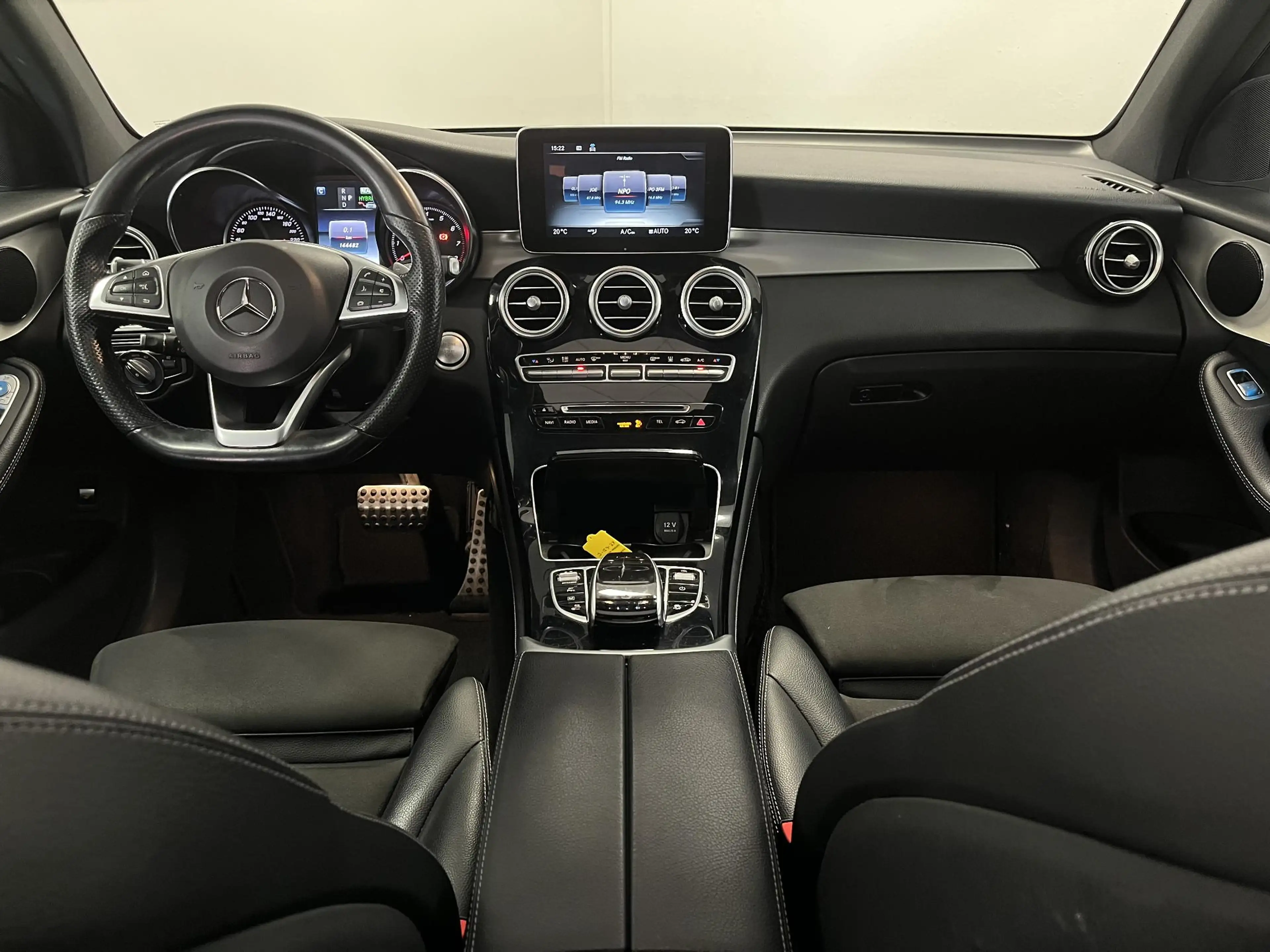 Mercedes-Benz GLC 350 350e 4MATIC Premium Plus AMG-Line exterieur | Pano — photo 3