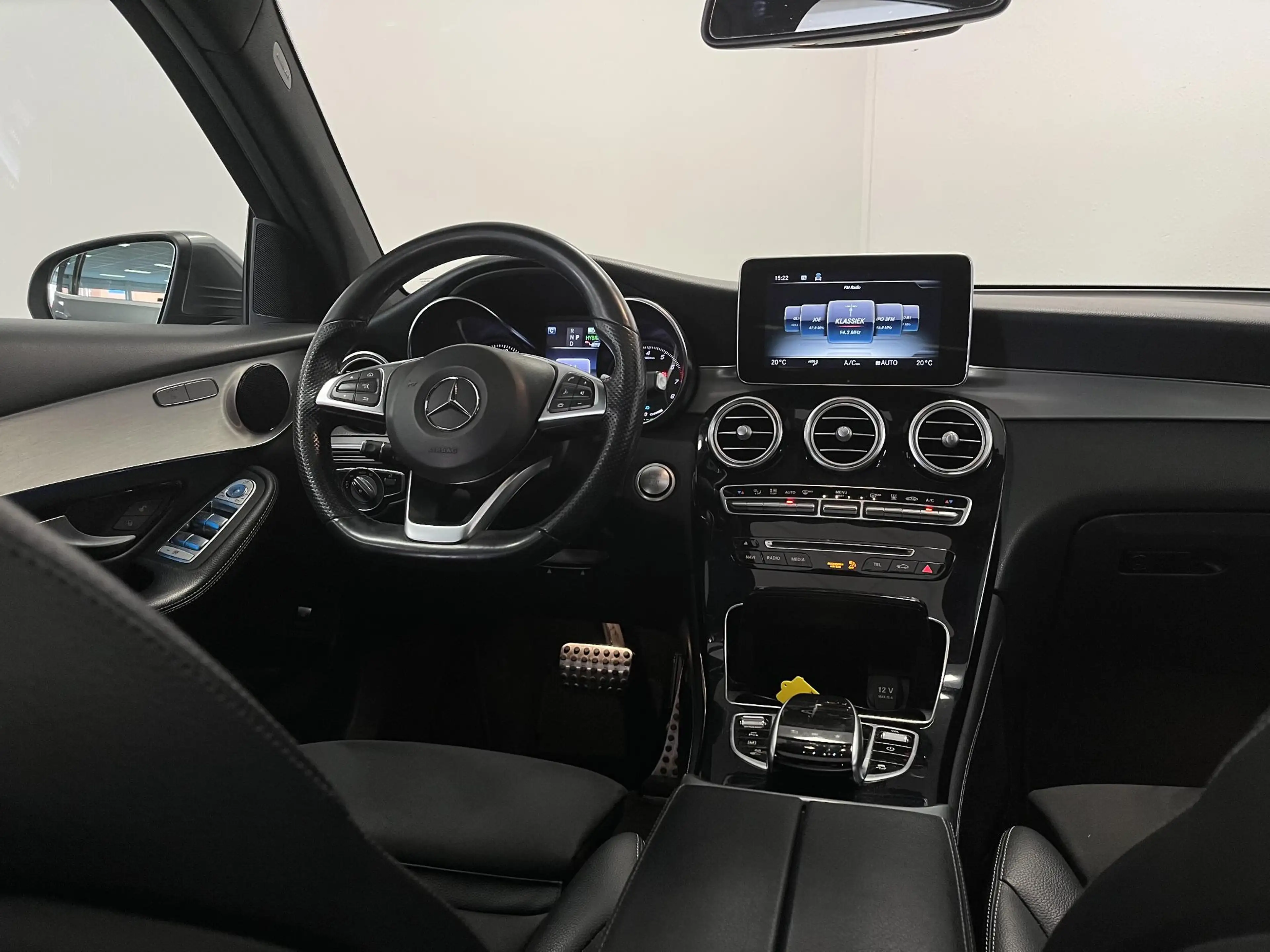 Mercedes-Benz GLC 350 350e 4MATIC Premium Plus AMG-Line exterieur | Pano — photo 35