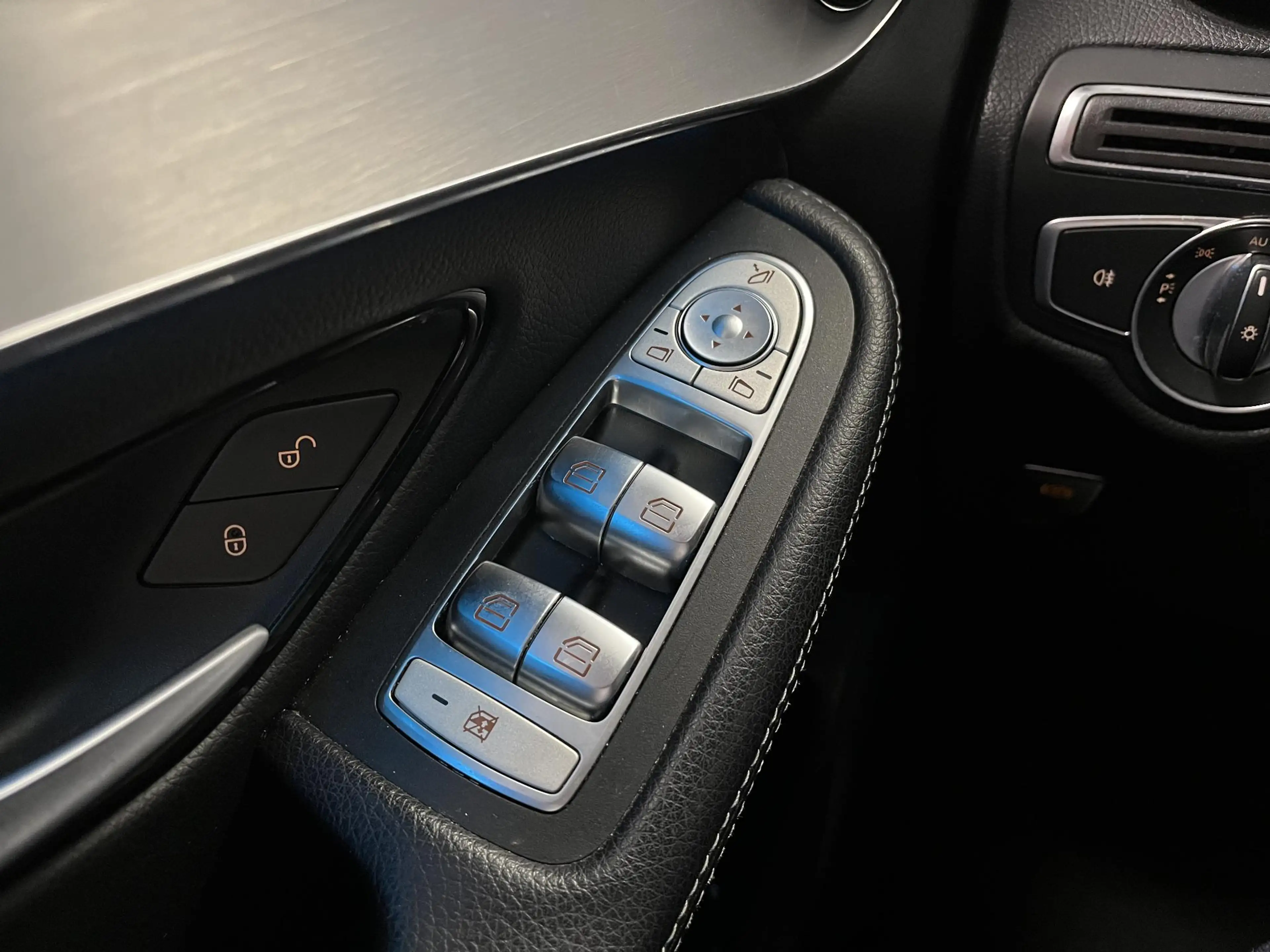 Mercedes-Benz GLC 350 350e 4MATIC Premium Plus AMG-Line exterieur | Pano — photo 23