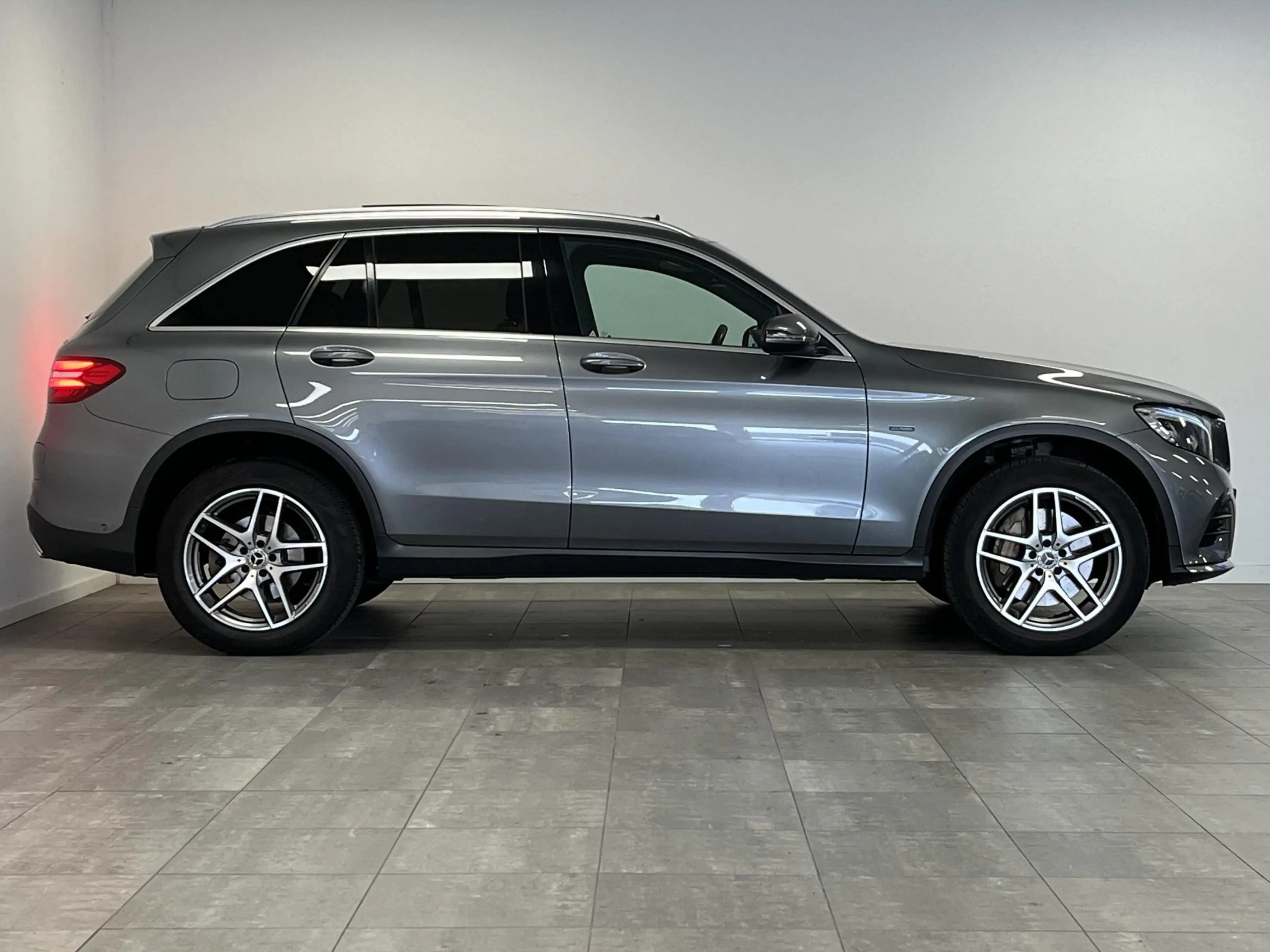 Mercedes-Benz GLC 350 350e 4MATIC Premium Plus AMG-Line exterieur | Pano — photo 20
