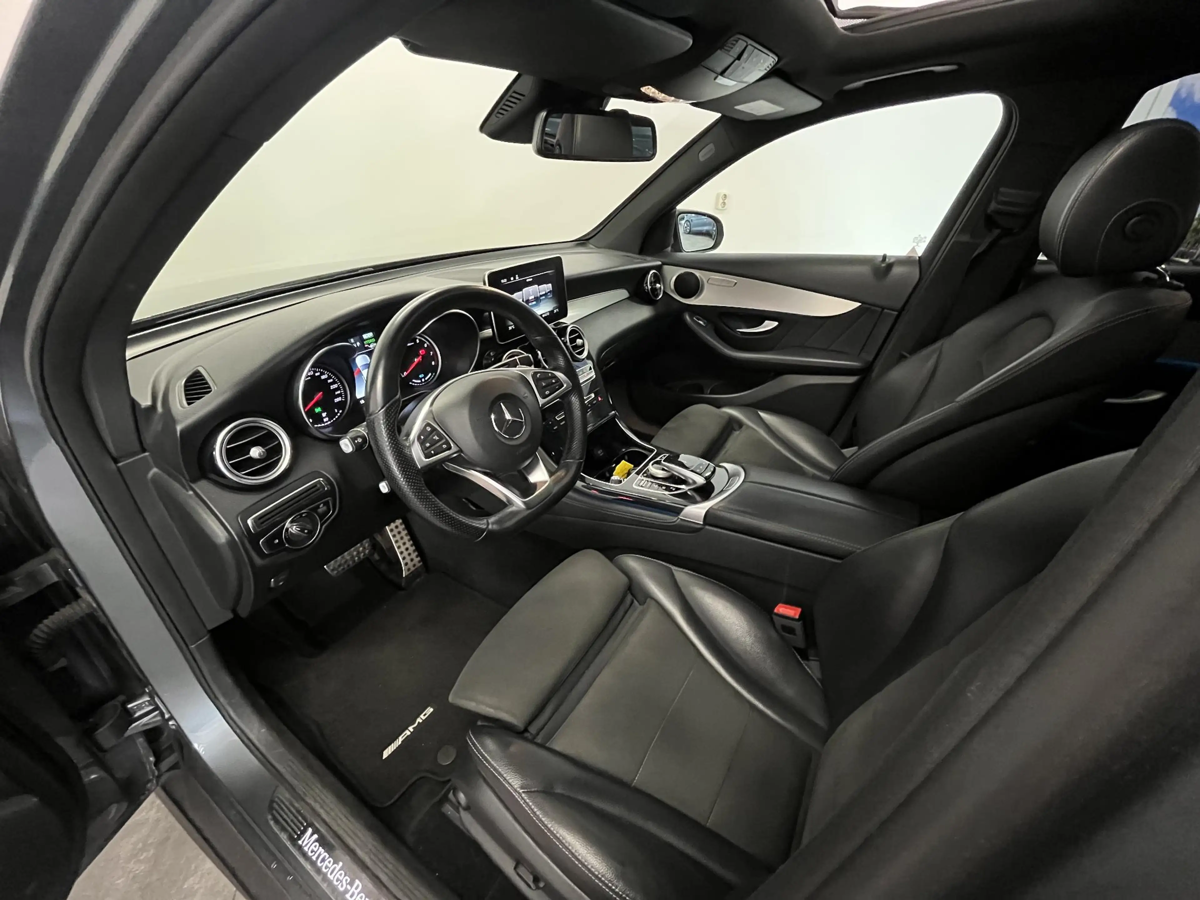 Mercedes-Benz GLC 350 350e 4MATIC Premium Plus AMG-Line exterieur | Pano — photo 28