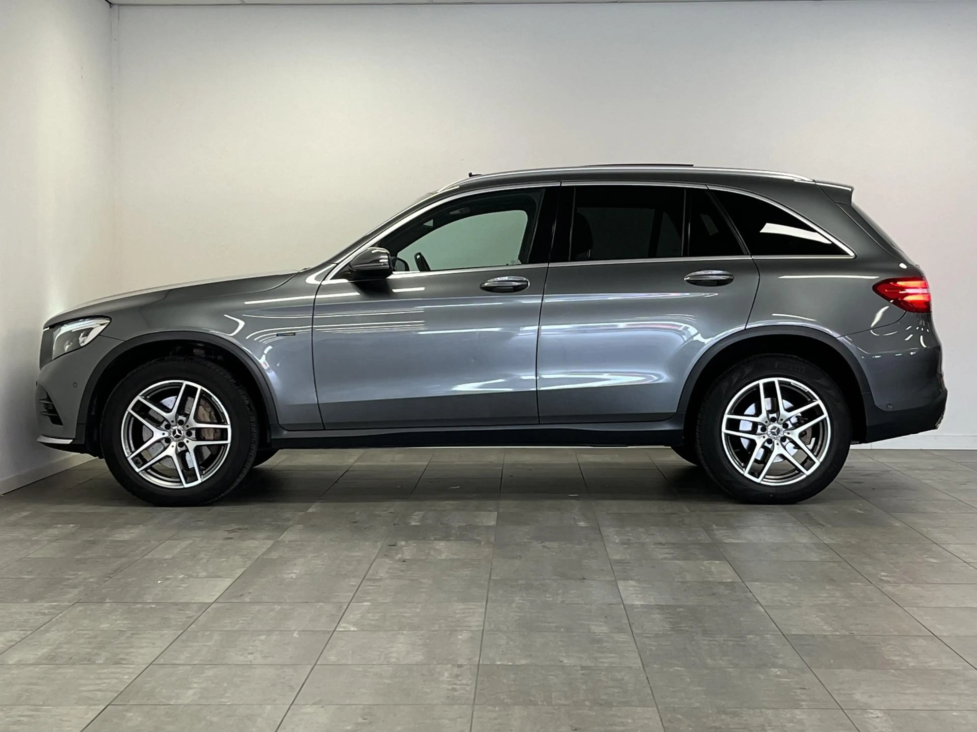 Mercedes-Benz GLC 350 350e 4MATIC Premium Plus AMG-Line exterieur | Pano — photo 19