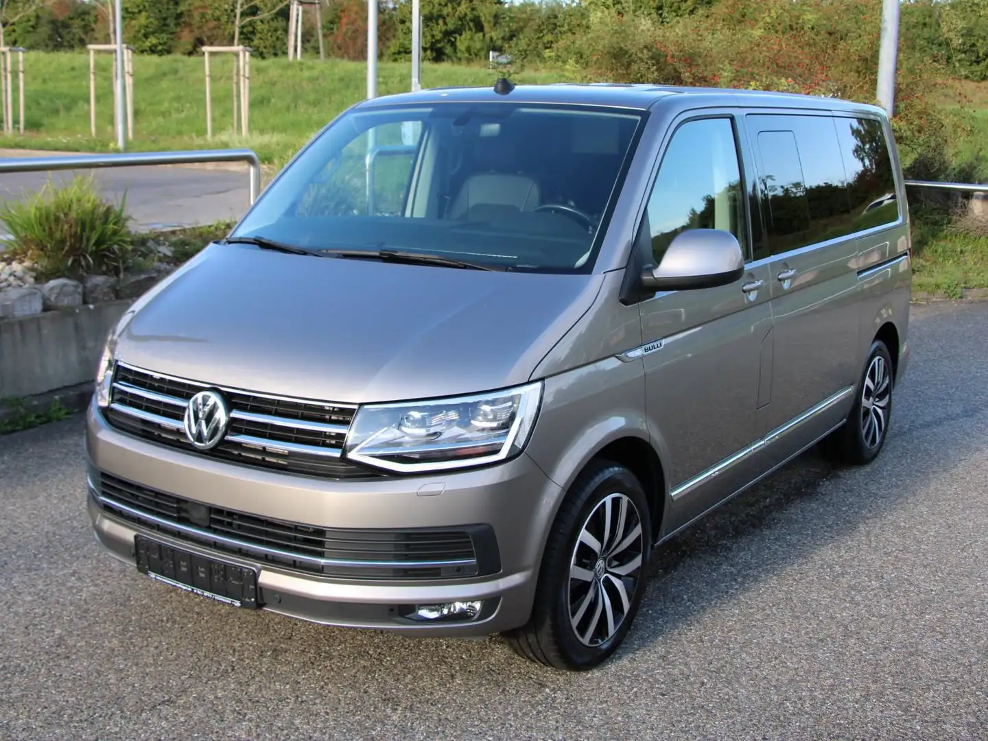 Volkswagen T6 Multivan TSI Generation Six DSG 204 PS ACC LED AHK Beige - 1