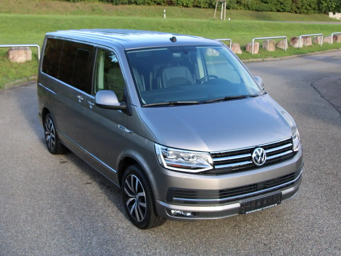 Volkswagen T6 Multivan TSI Generation Six DSG 204 PS ACC LED AHK Beige - 2