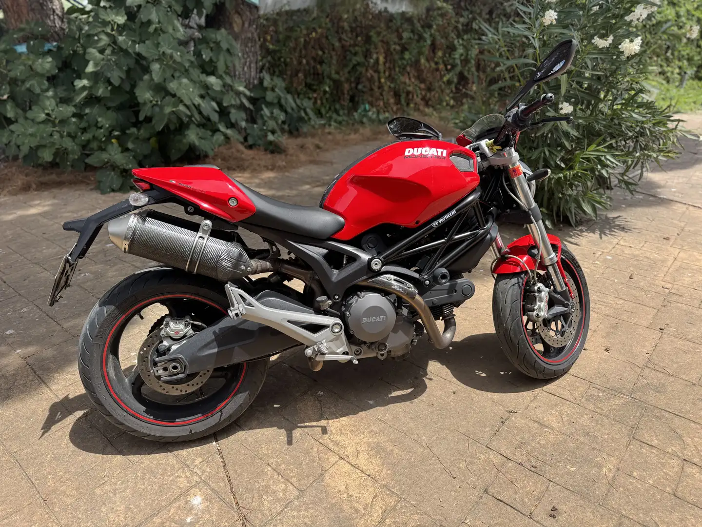Ducati Monster 696 - 2