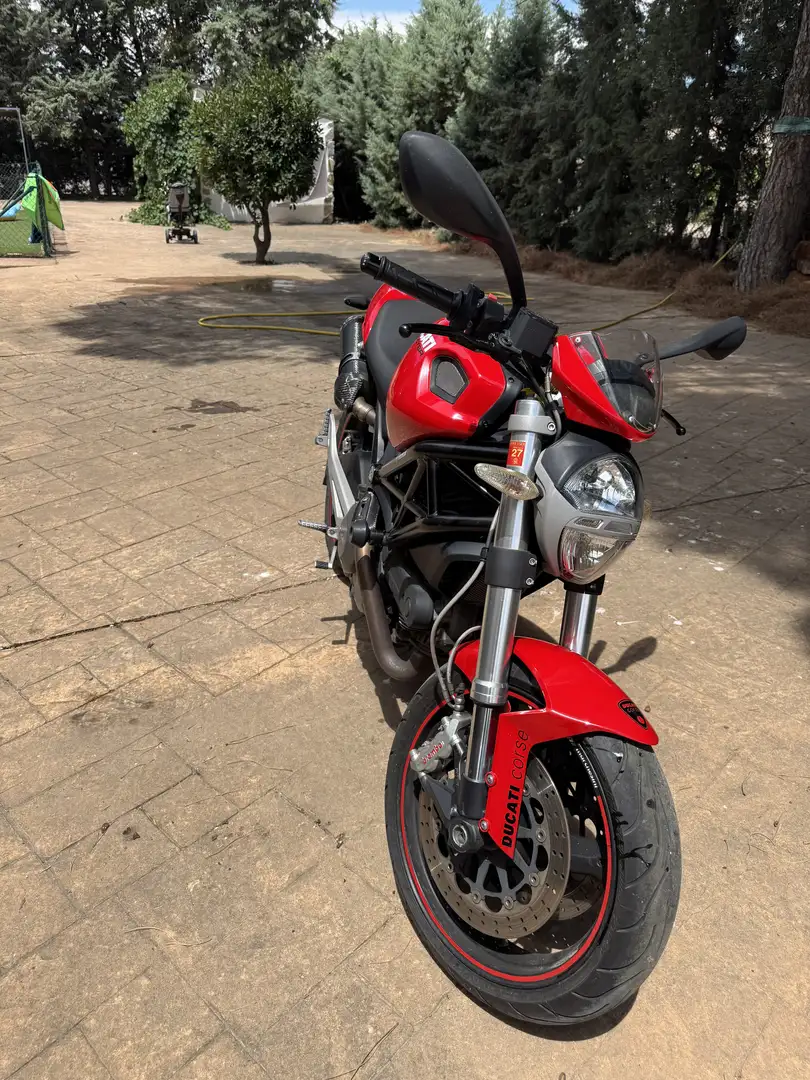 Ducati Monster 696 - 1