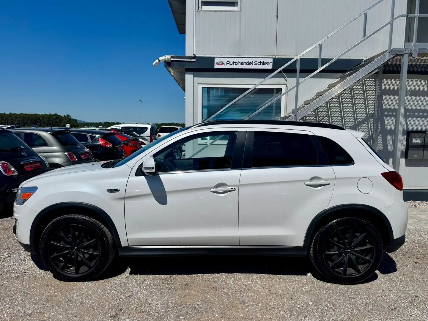 Mitsubishi ASX 2.2 DI-D Edition 100 4WD Aut. Glasdach Serviceheft Weiß - 2
