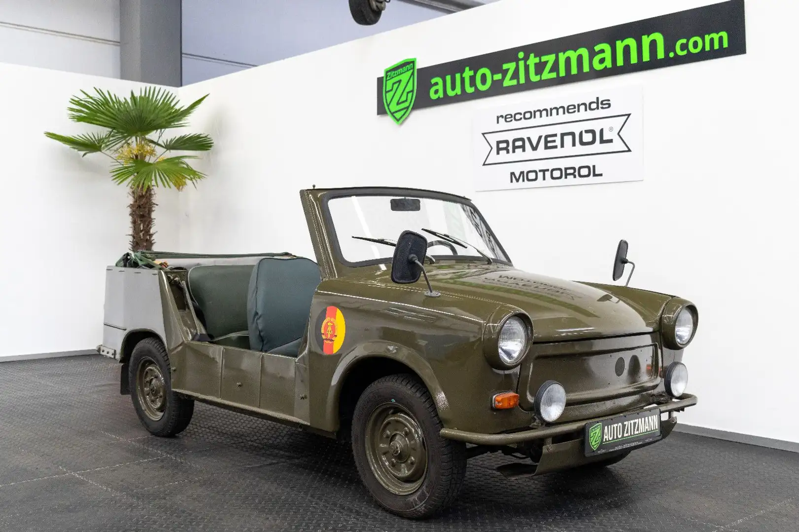 Trabant NVA Kübelwagen / CABRIO / SOFT-TOP Зелений - 1