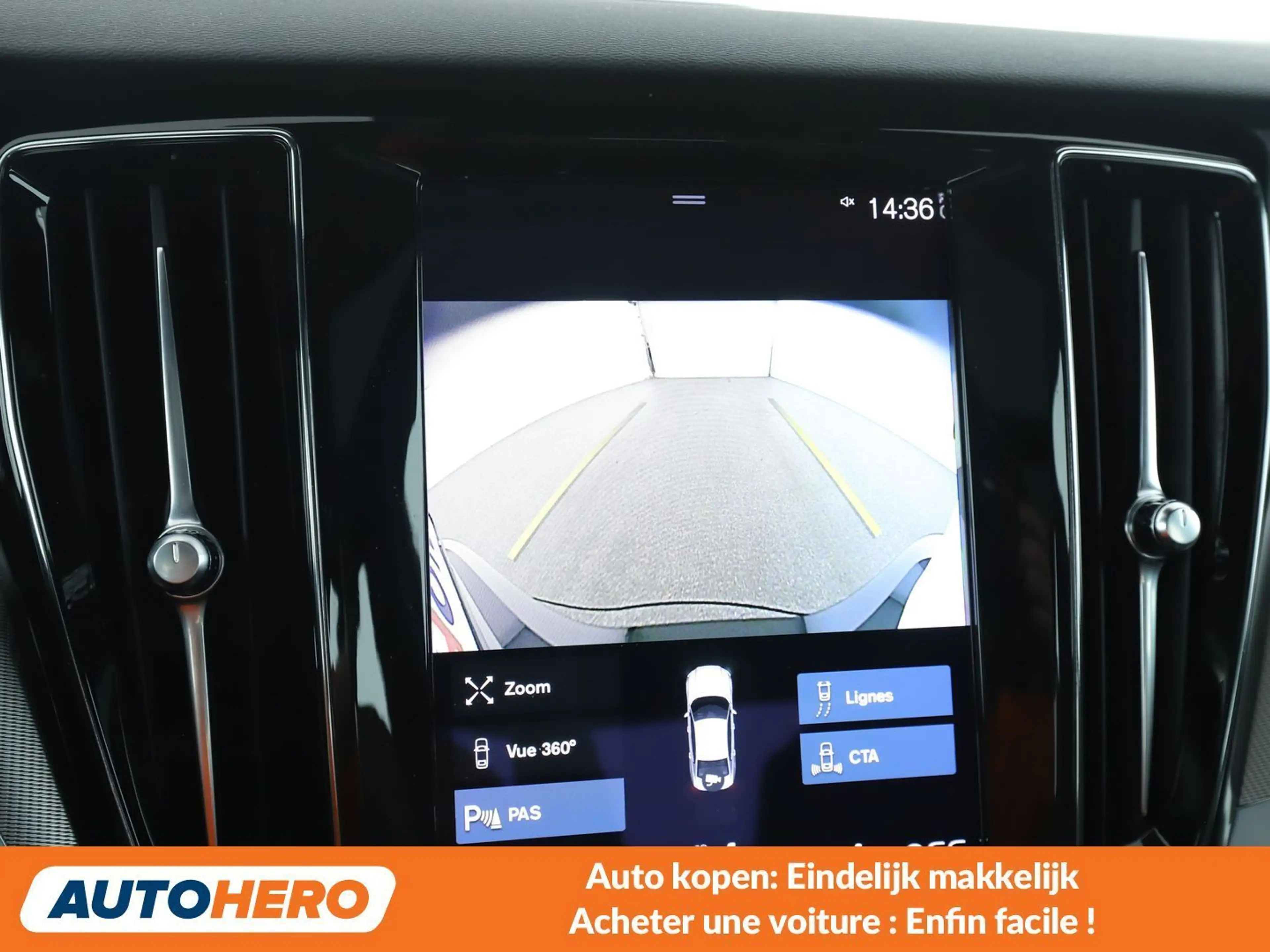 Volvo S60 2.0 B3 Mild-Hybrid R-Design — photo 8