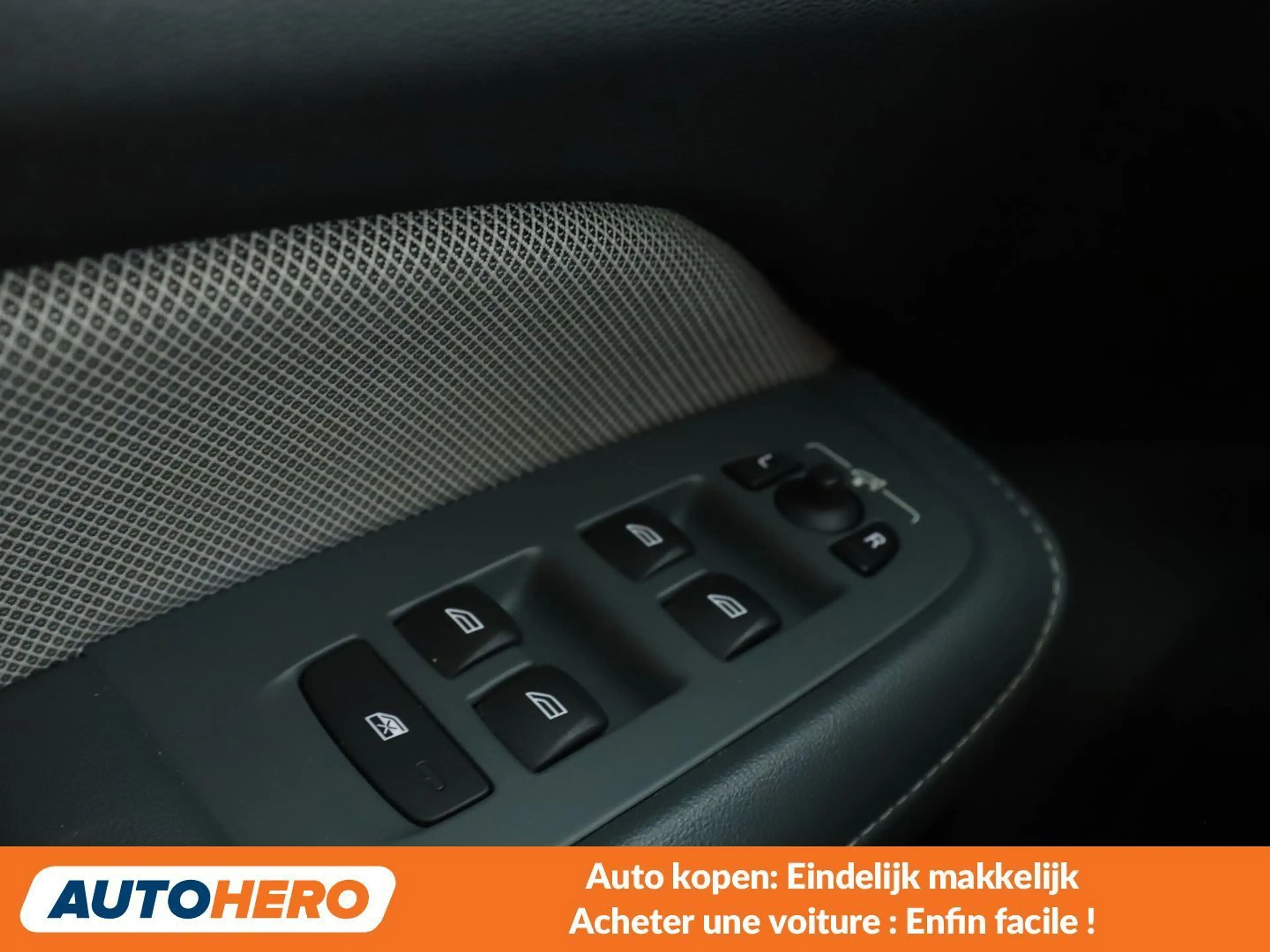 Volvo S60 2.0 B3 Mild-Hybrid R-Design — photo 15