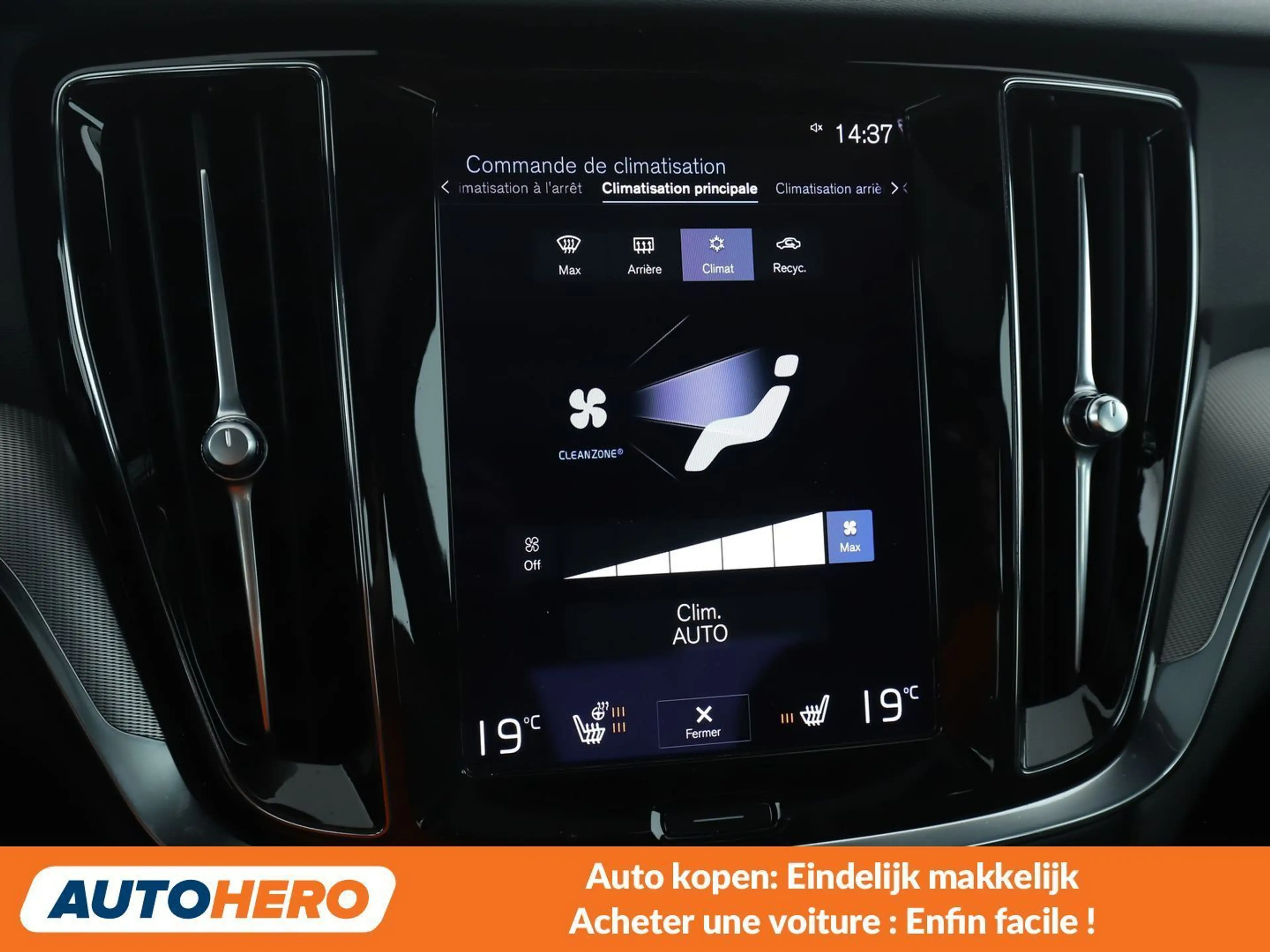 Volvo S60 2.0 B3 Mild-Hybrid R-Design — photo 12