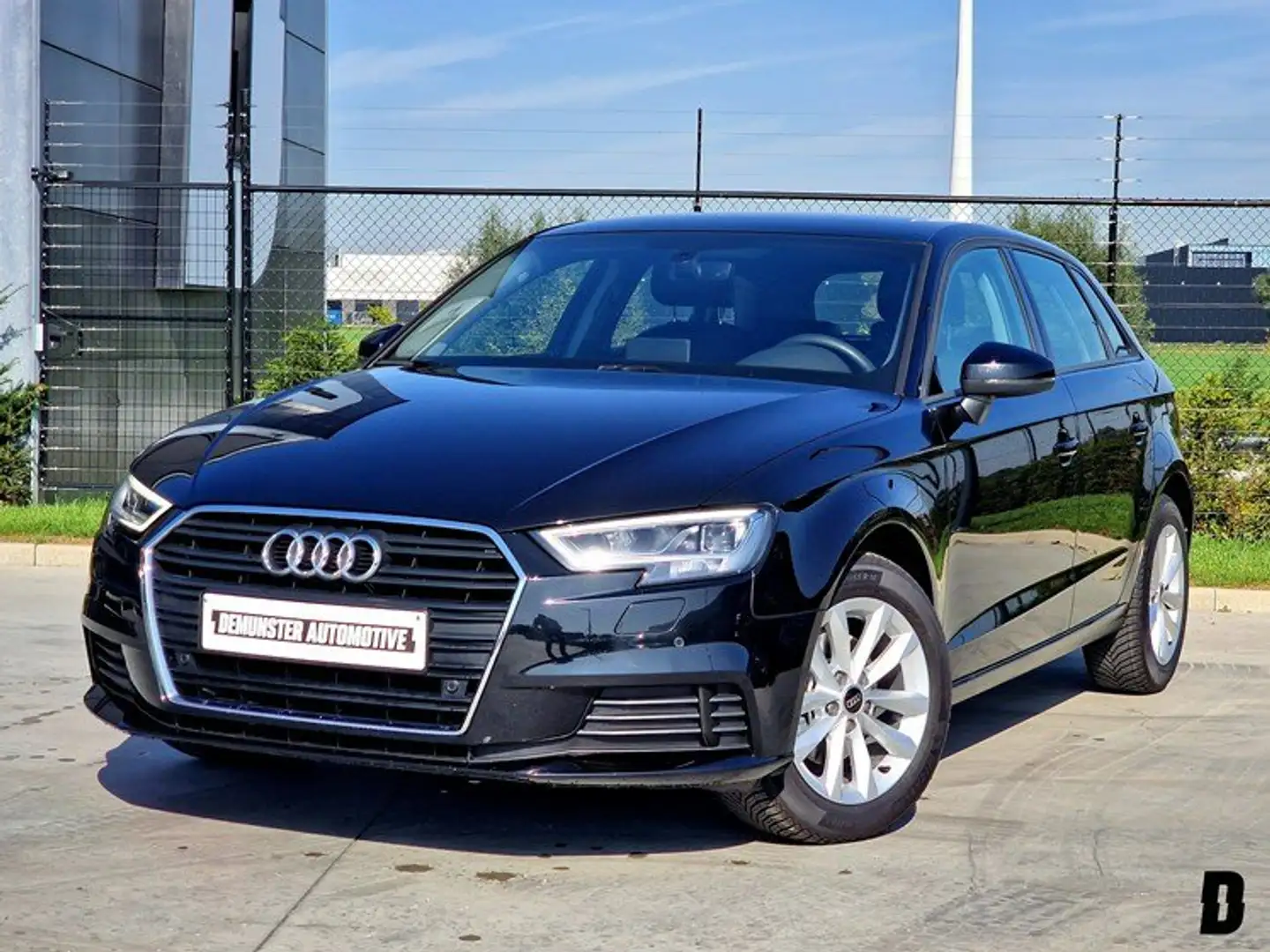 Audi A3 30 TFSI/Heated Seats/Camera/Navi/Radio/Leder Schwarz - 1