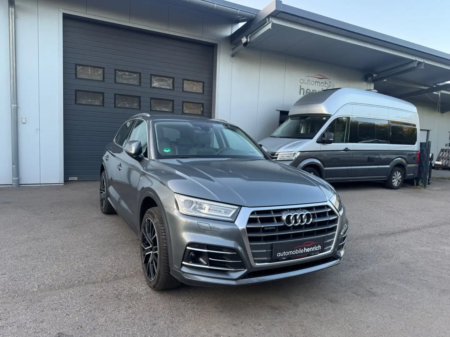 Audi Q5 40 TDI quattro S-line,Standhz,Ahk,Cam,20"Alus Grau - 1