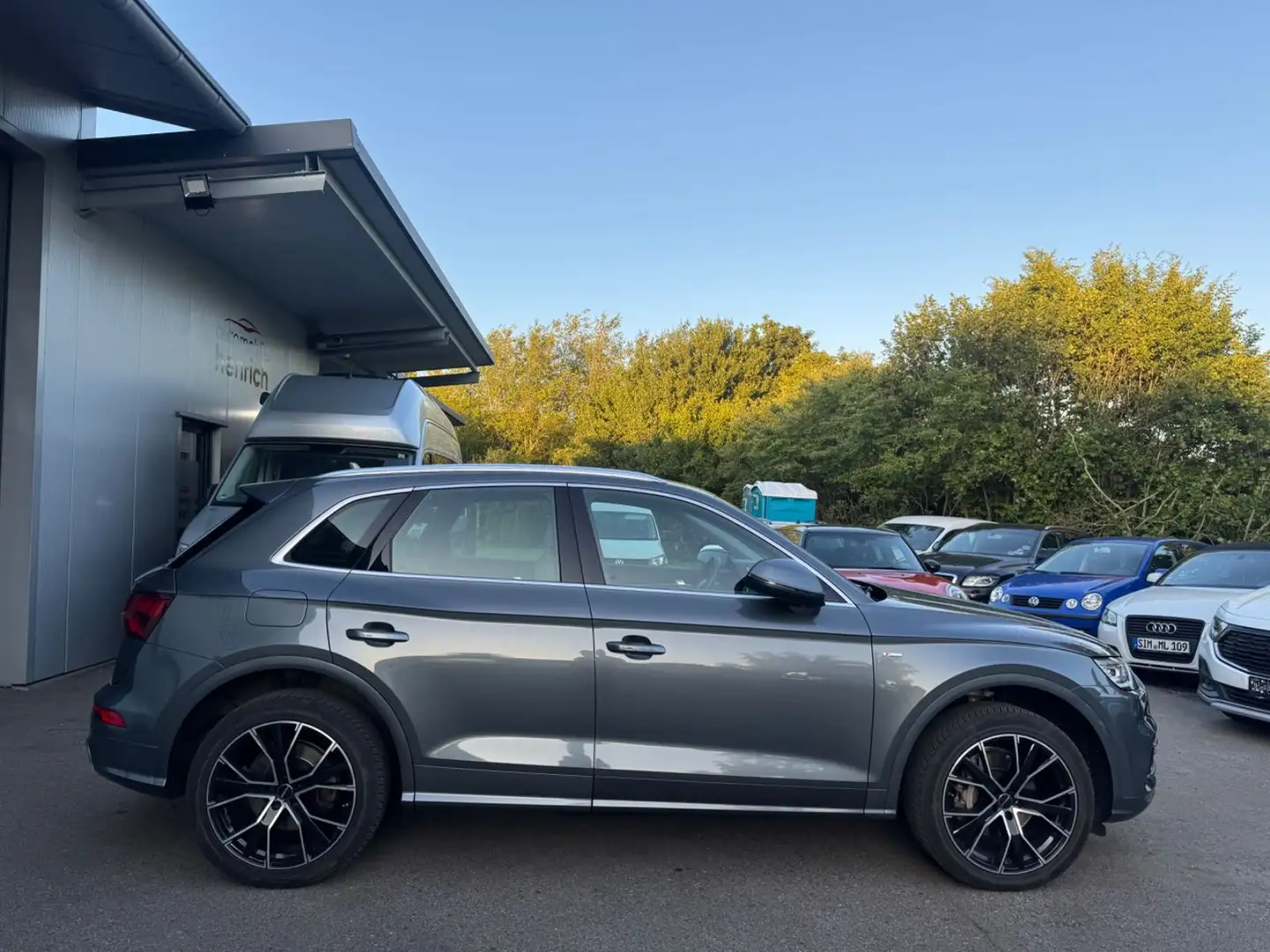 Audi Q5 40 TDI quattro S-line,Standhz,Ahk,Cam,20"Alus Grau - 2