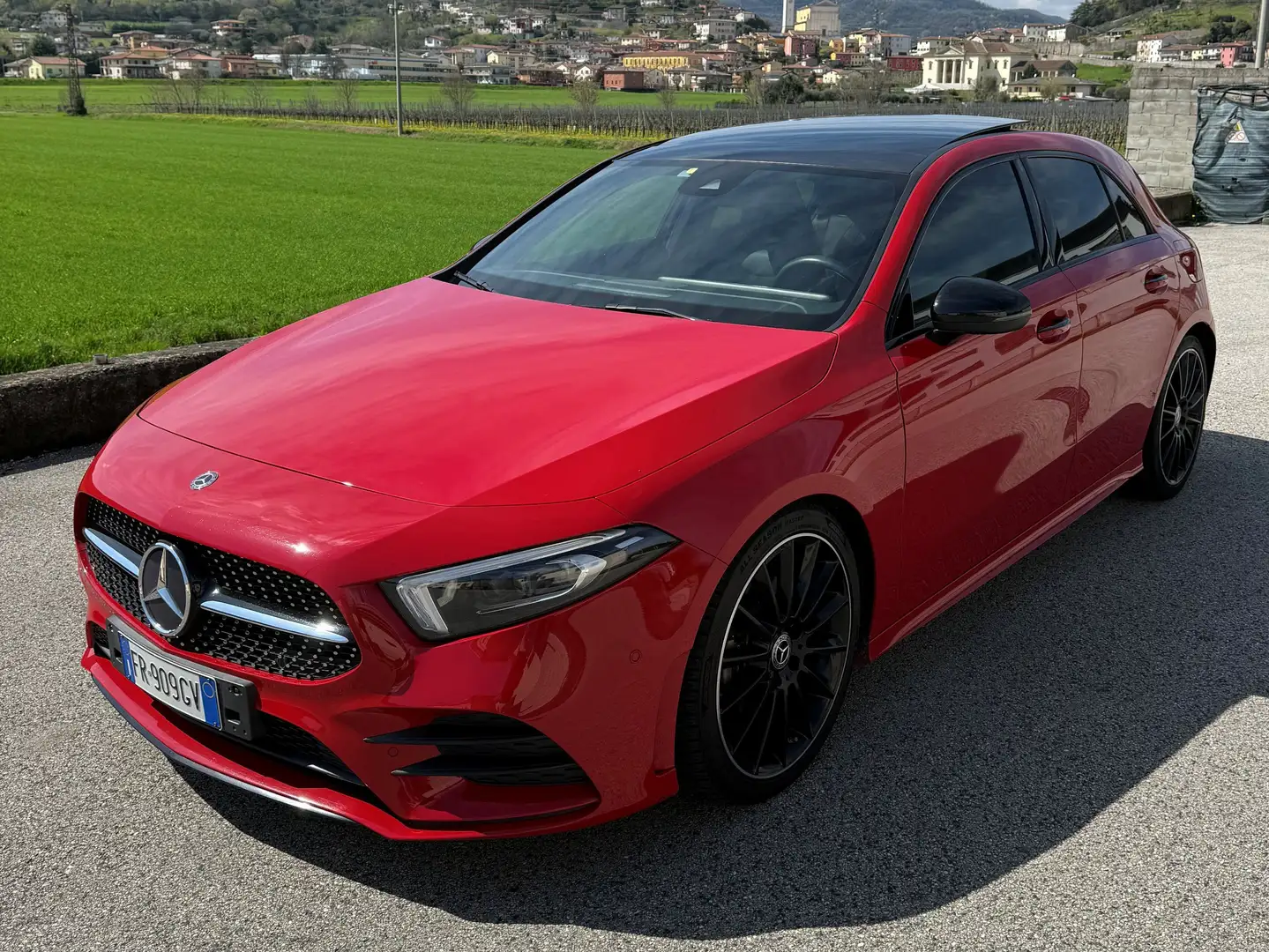 Mercedes-Benz A 180 A 180 d Premium auto Červená - 1