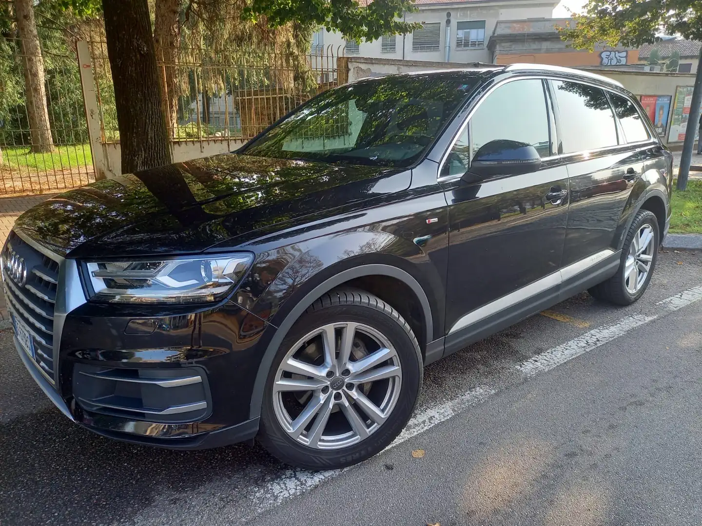 Audi Q7 S-Line Fekete - 2