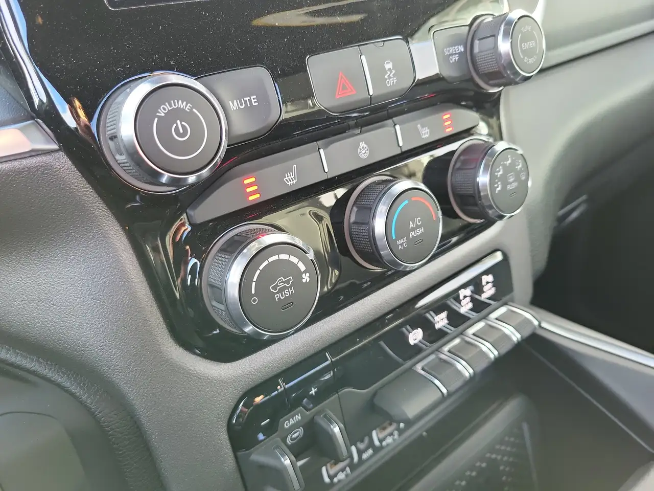 RAM 3500 снимка RAM 3500
