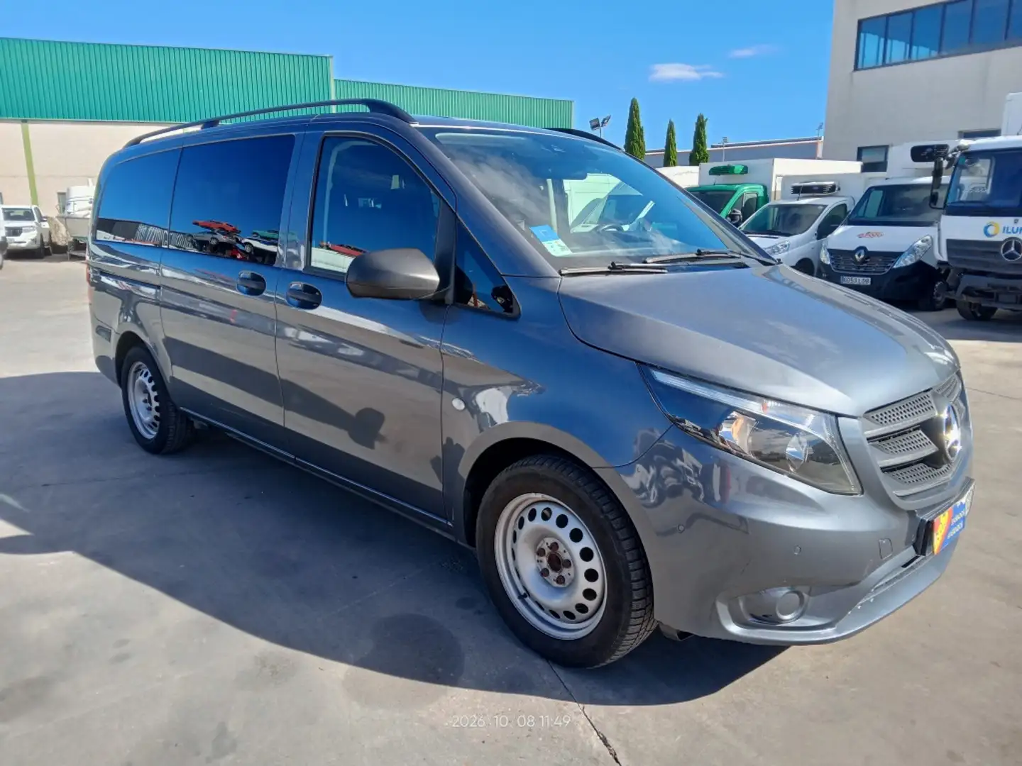 Mercedes-Benz Vito Tourer 119 CDI Pro Compacta Aut. Gris - 2
