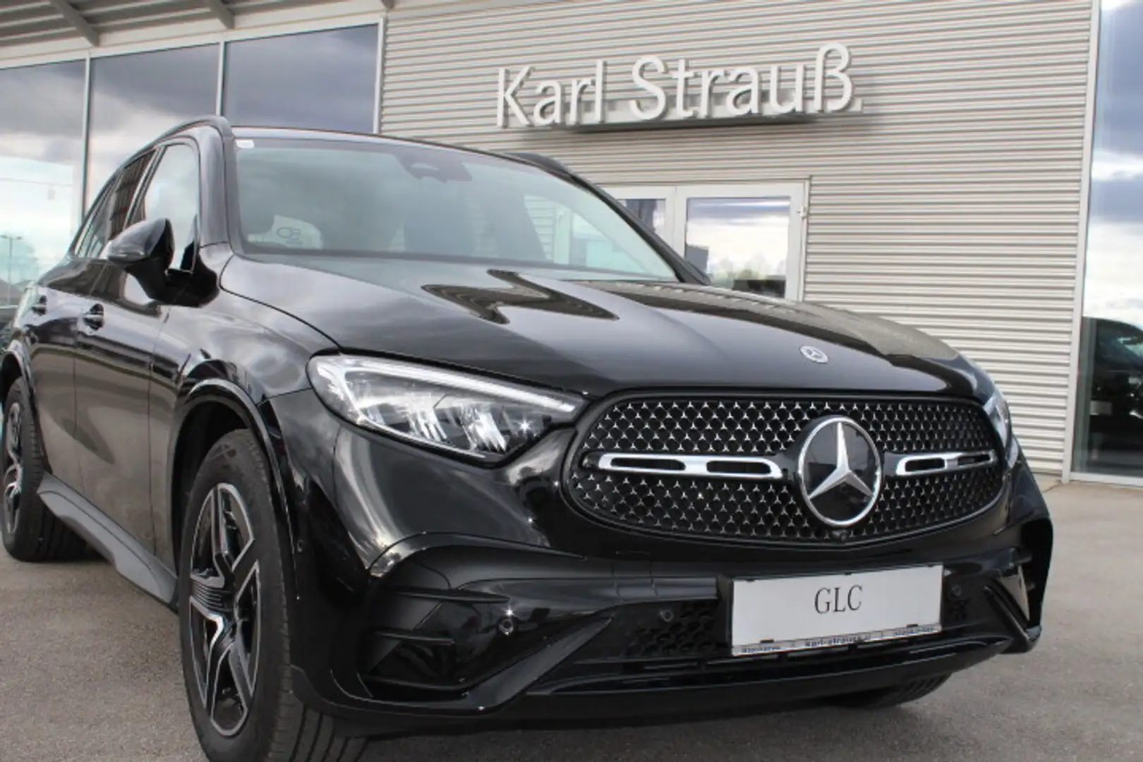 Mercedes-Benz GLC 220 d 4MATIC Aut. AMG-Line*AHK*Adaptiver Tempomat Schwarz - 2