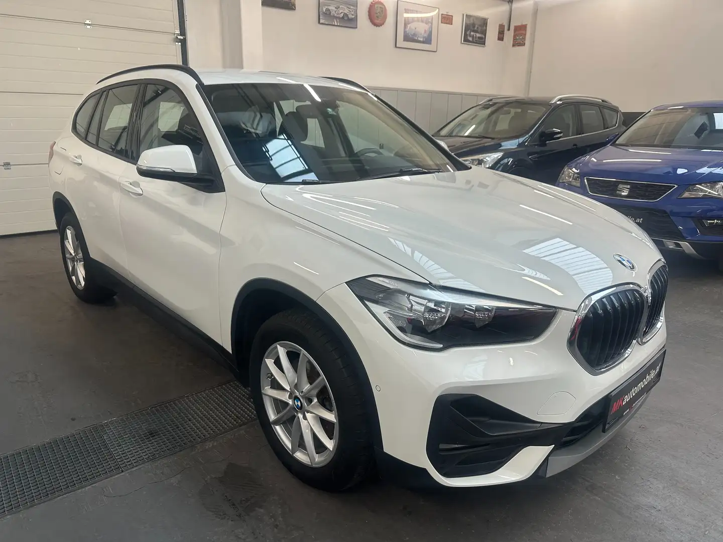 BMW X1 sDrive18d Advantage Aut. Weiß - 1
