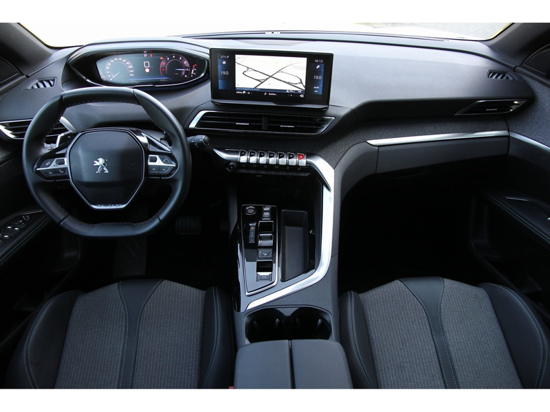 Peugeot 5008 Allure Pack PT 130 EAT8 7-Sitze Navi SHZ AC — photo 16