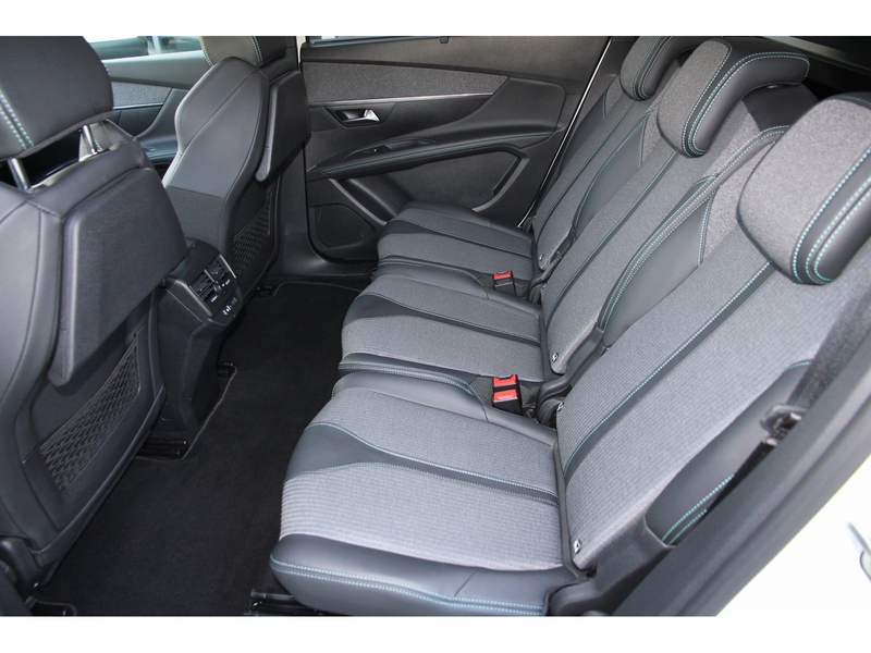 Peugeot 5008 Allure Pack PT 130 EAT8 7-Sitze Navi SHZ AC — photo 9