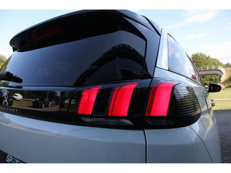Peugeot 5008 Allure Pack PT 130 EAT8 7-Sitze Navi SHZ AC — photo 6