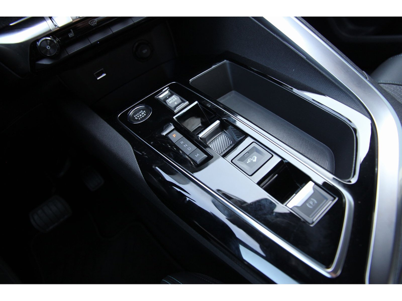 Peugeot 5008 Allure Pack PT 130 EAT8 7-Sitze Navi SHZ AC — photo 18