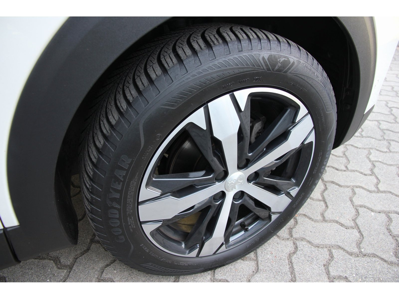 Peugeot 5008 Allure Pack PT 130 EAT8 7-Sitze Navi SHZ AC — photo 7