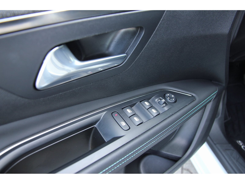 Peugeot 5008 Allure Pack PT 130 EAT8 7-Sitze Navi SHZ AC — photo 15