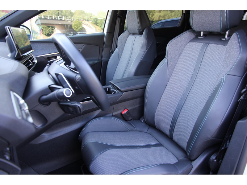 Peugeot 5008 Allure Pack PT 130 EAT8 7-Sitze Navi SHZ AC — photo 11