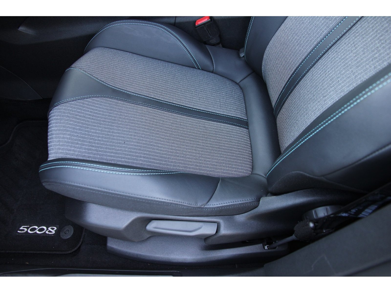 Peugeot 5008 Allure Pack PT 130 EAT8 7-Sitze Navi SHZ AC — photo 13