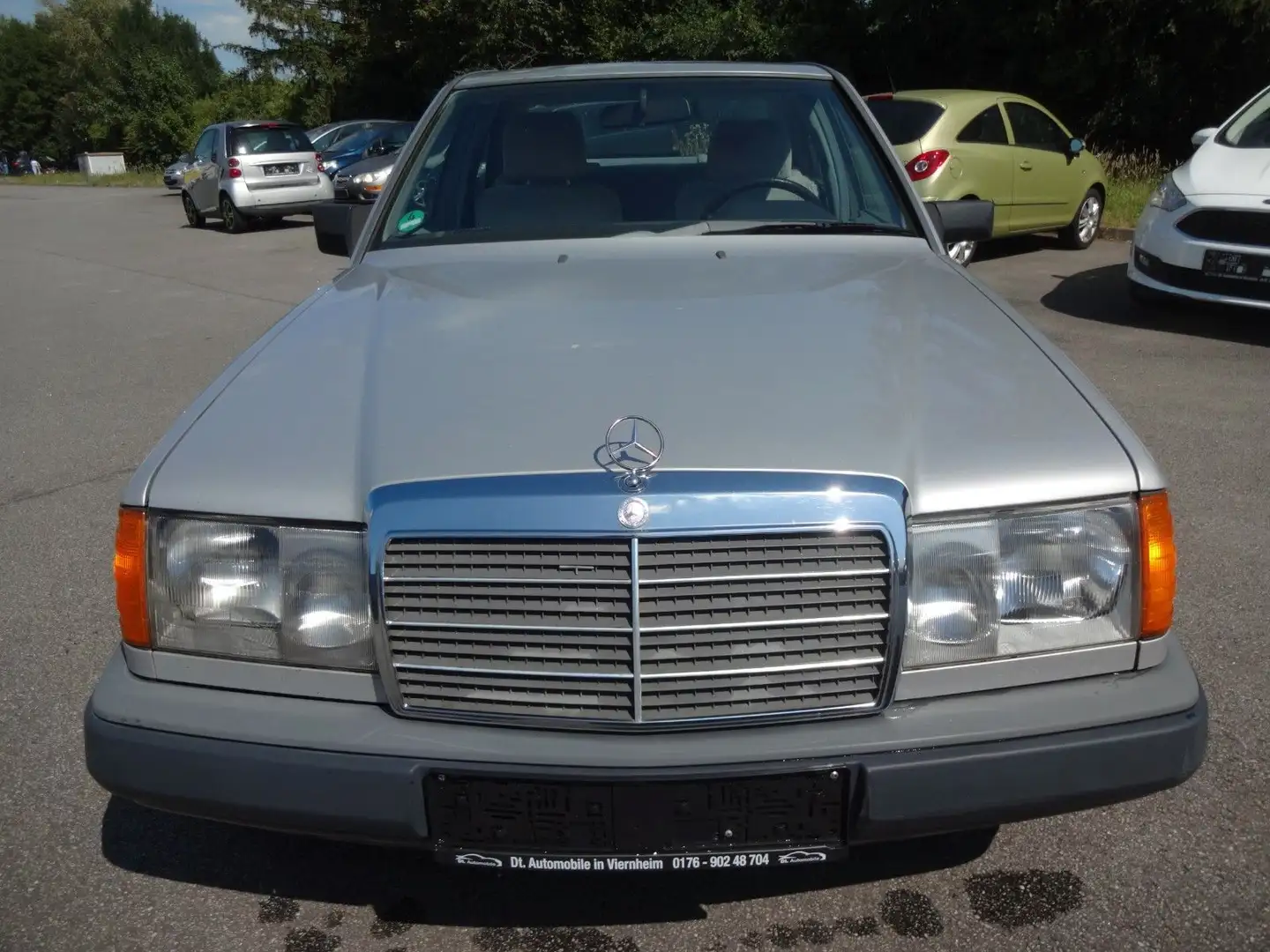 Mercedes-Benz 230 E /Automatik Getriebe / 1 Hand/ Tüv/ Neu Stříbrná - 2