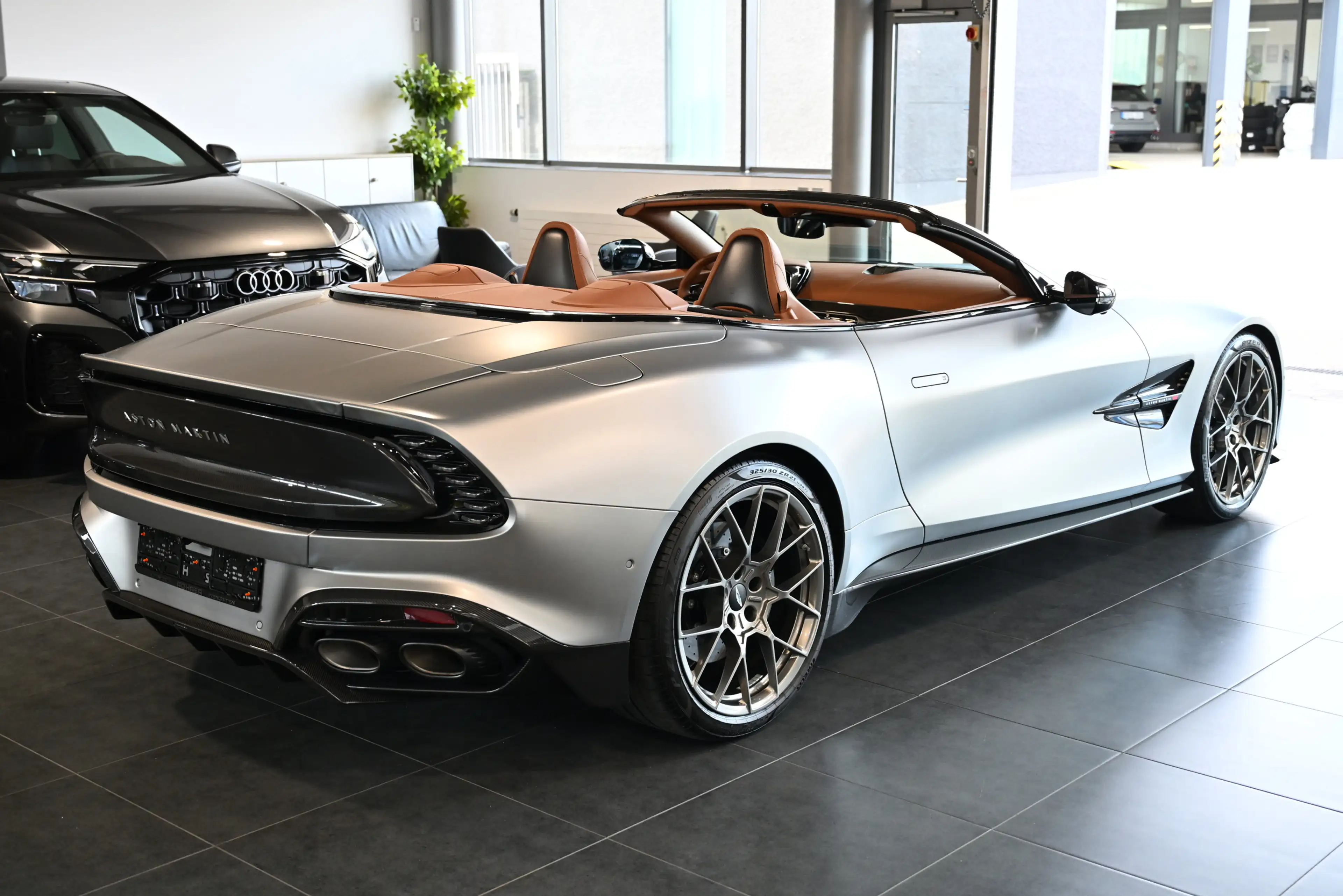 Aston Martin Vanquish Volante Q Satin Full Carbon UPE547.000€ — photo 13