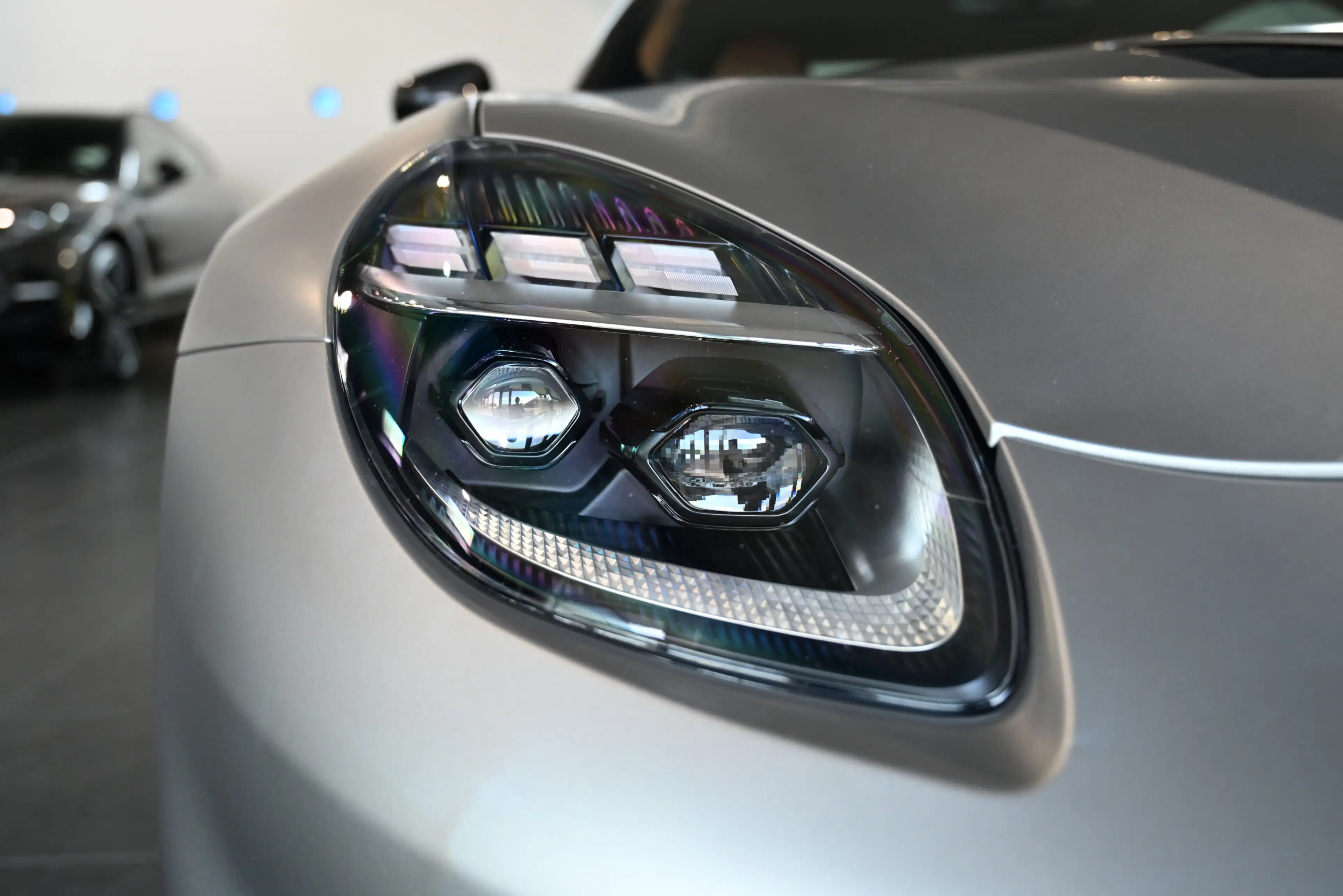 Aston Martin Vanquish Volante Q Satin Full Carbon UPE547.000€ — photo 6