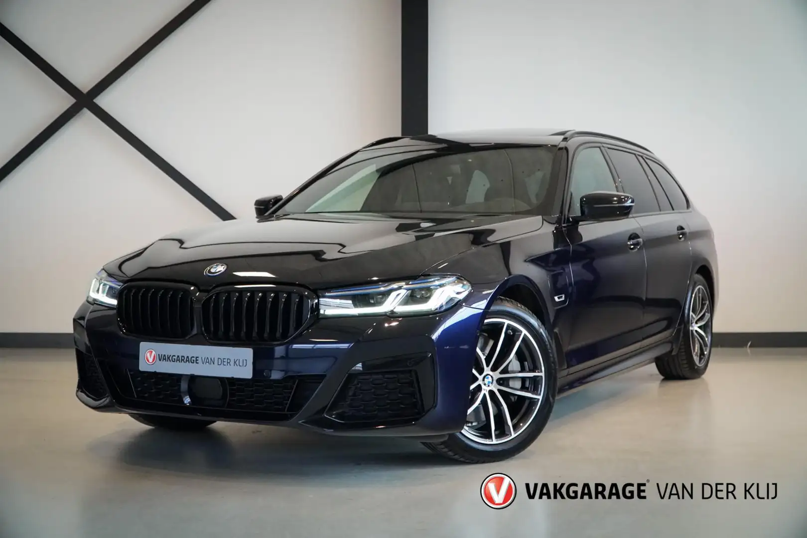BMW 530 5-serie Touring 530e M-Sport | Panorama | Trekhaak Zwart - 1