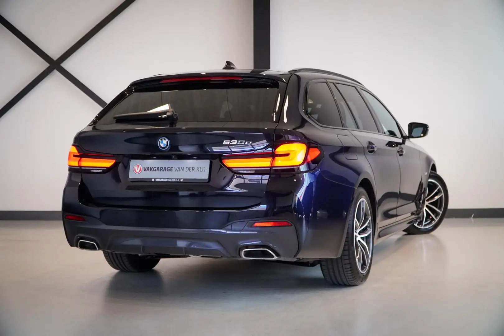 BMW 530 5-serie Touring 530e M-Sport | Panorama | Trekhaak Zwart - 2